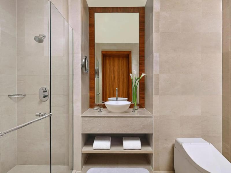 The Ritz-Carlton Jakarta, Mega Kuningan