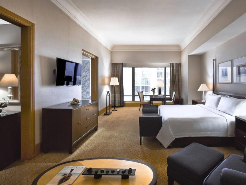 The Ritz-Carlton Jakarta, Mega Kuningan