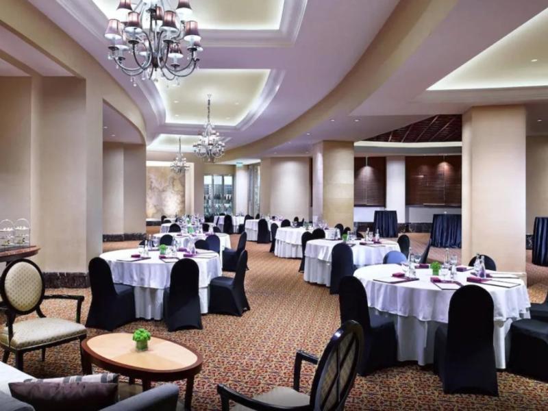 The Ritz-Carlton Jakarta, Mega Kuningan