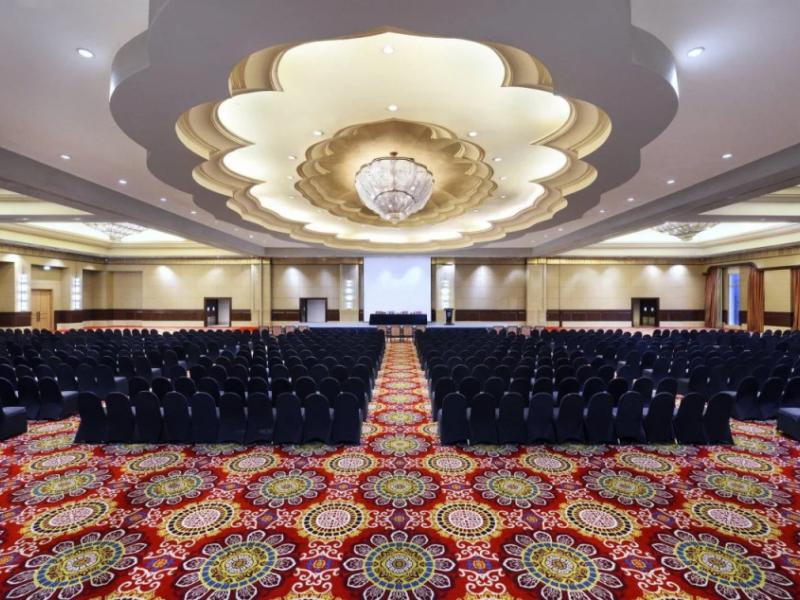 The Ritz-Carlton Jakarta, Mega Kuningan