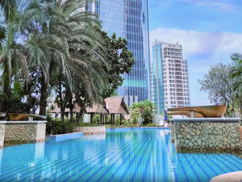 The Ritz-Carlton Jakarta, Mega Kuningan
