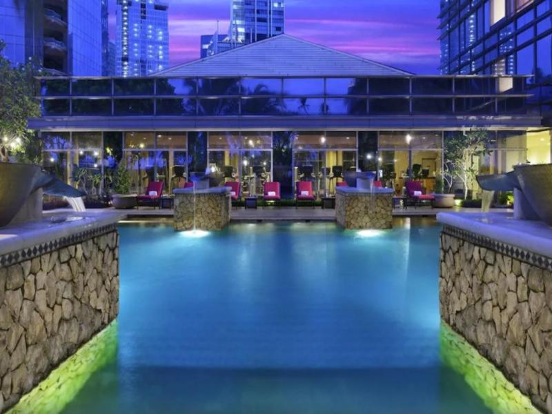 The Ritz-Carlton Jakarta, Mega Kuningan