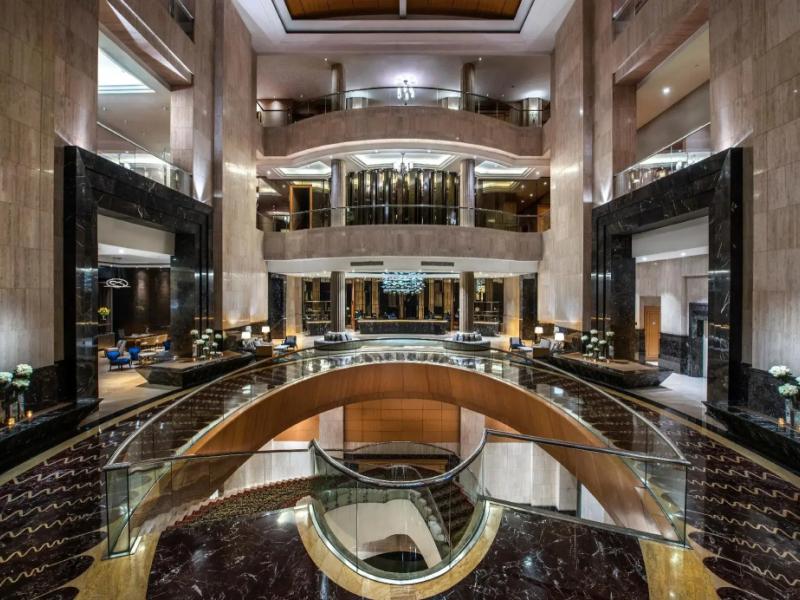 The Ritz-Carlton Jakarta, Mega Kuningan