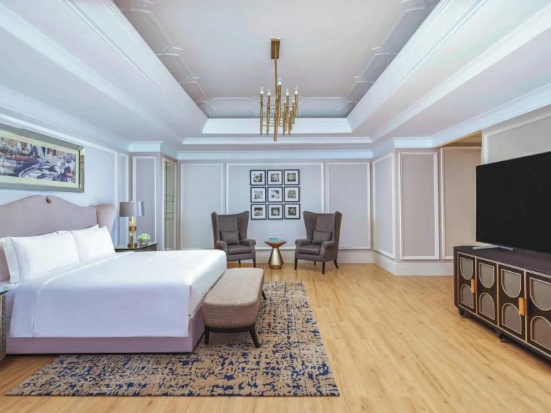 The Ritz-Carlton Jakarta, Mega Kuningan