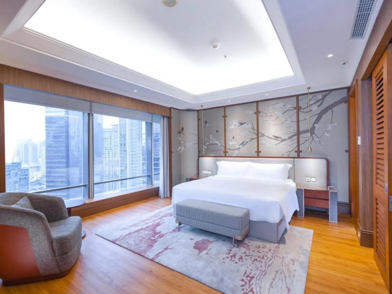 The Ritz-Carlton Jakarta, Mega Kuningan