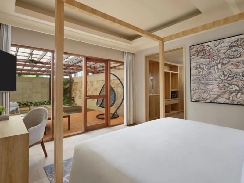 The Ritz-Carlton Jakarta, Mega Kuningan