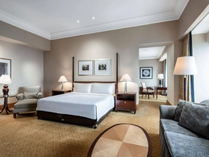 The Ritz-Carlton Jakarta, Mega Kuningan