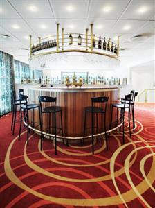 First Slotshotel