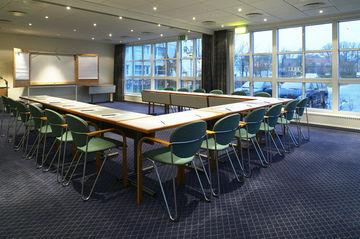First Slotshotel
