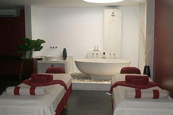 Heritage Suites Hotel