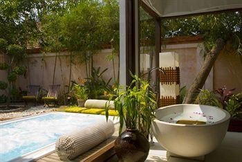 Heritage Suites Hotel