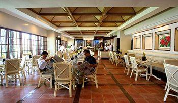 Waterfront Insular Hotel