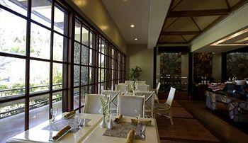 Waterfront Insular Hotel