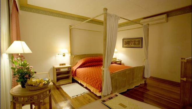 Waterfront Insular Hotel