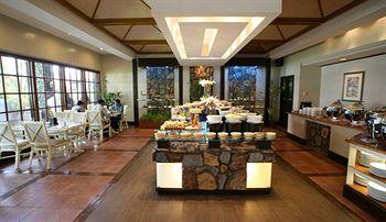 Waterfront Insular Hotel