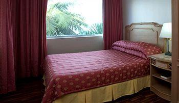 Waterfront Insular Hotel