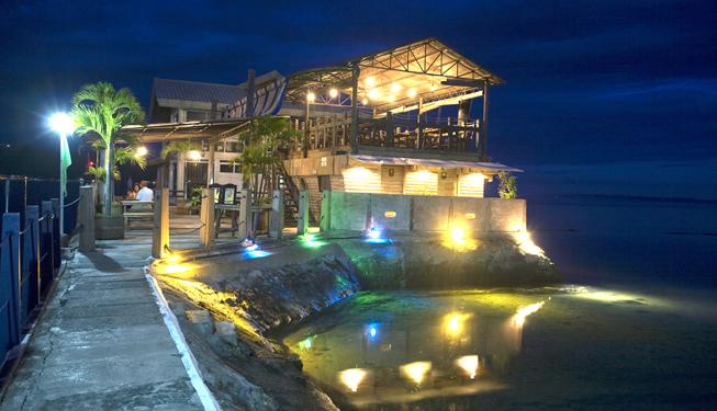 Waterfront Insular Hotel