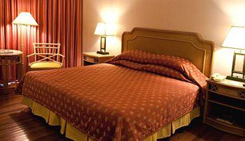 Waterfront Insular Hotel