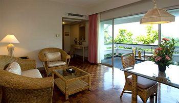 Waterfront Insular Hotel