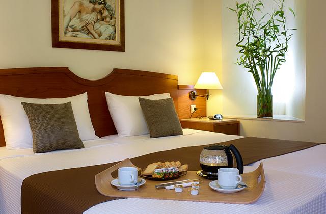Elotis Suites
