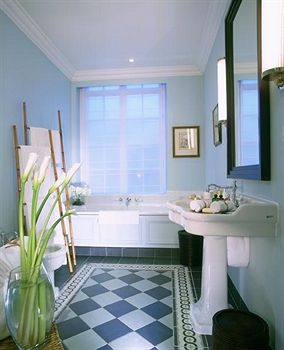 Champs Elysees Plaza