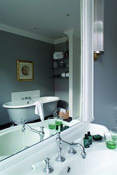 Champs Elysees Plaza