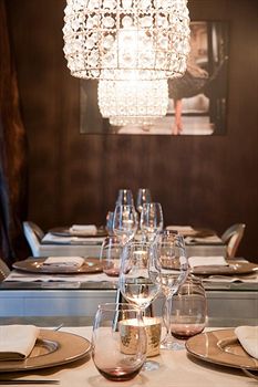 Champs Elysees Plaza