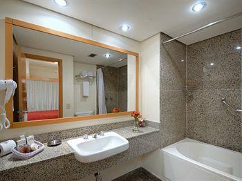 Golden Tulip Park Plaza