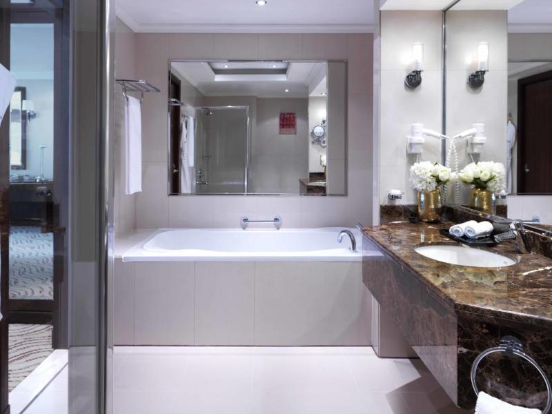 Park Regis Kris Kin Hotel