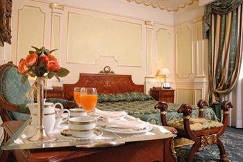 Vanvitelli Grand Hotel