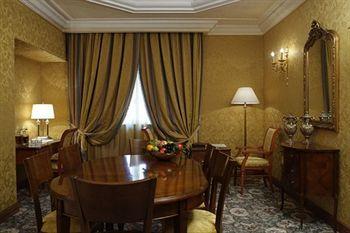 Vanvitelli Grand Hotel