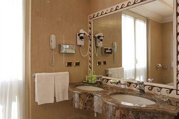 Vanvitelli Grand Hotel