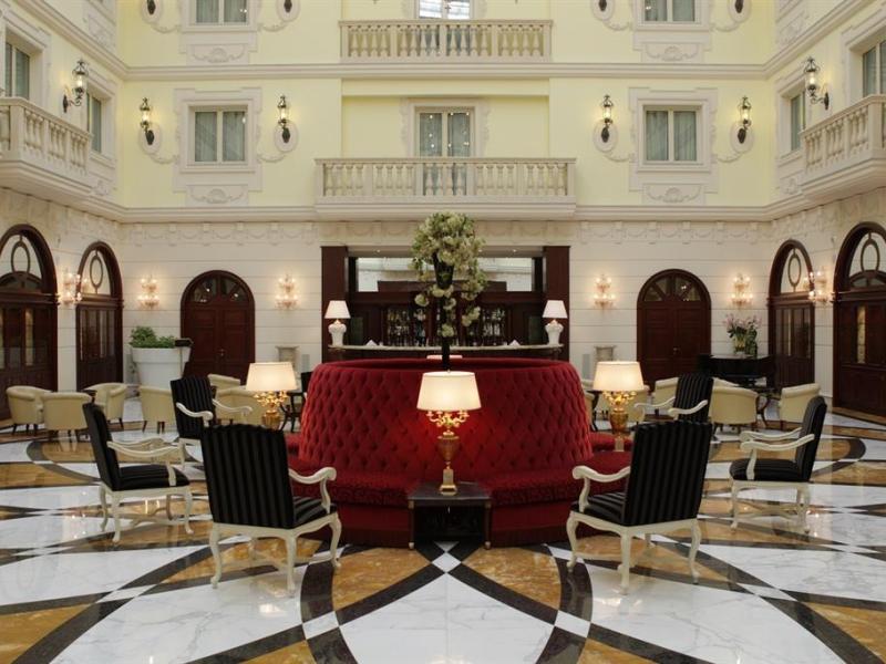 Vanvitelli Grand Hotel