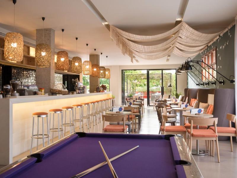 Aqua Hotel Bertran Park