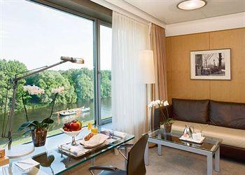 Steigenberger Airport Hotel