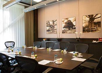 Steigenberger Airport Hotel