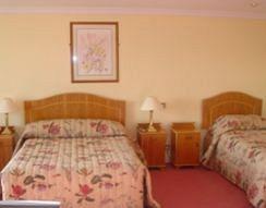 Castle Oaks House Hotel