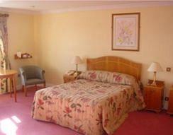 Castle Oaks House Hotel