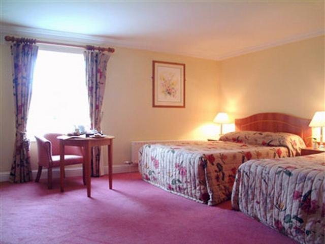 Castle Oaks House Hotel