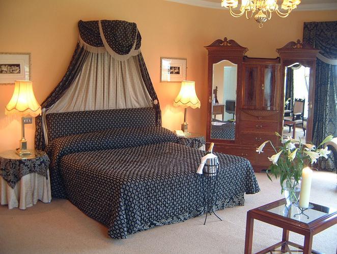 Castle Oaks House Hotel