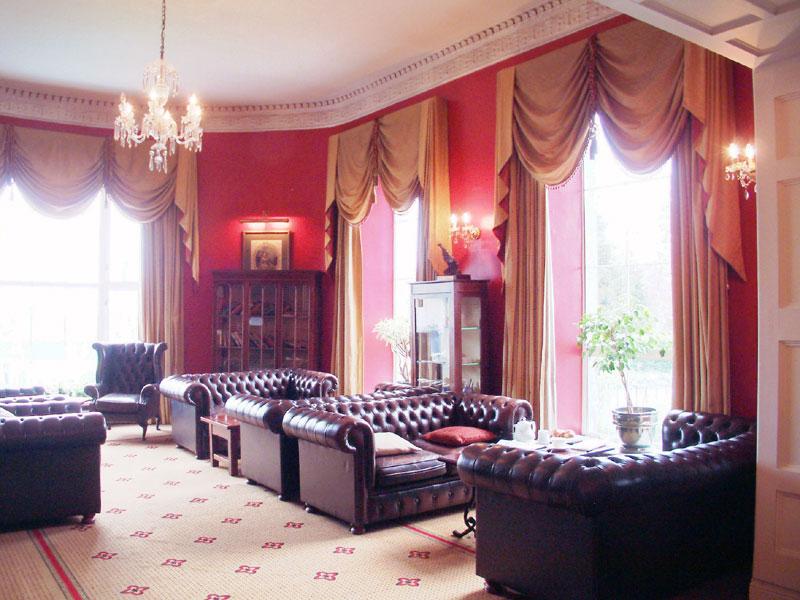 Castle Oaks House Hotel