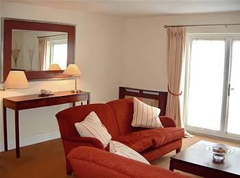 Castle Oaks House Hotel