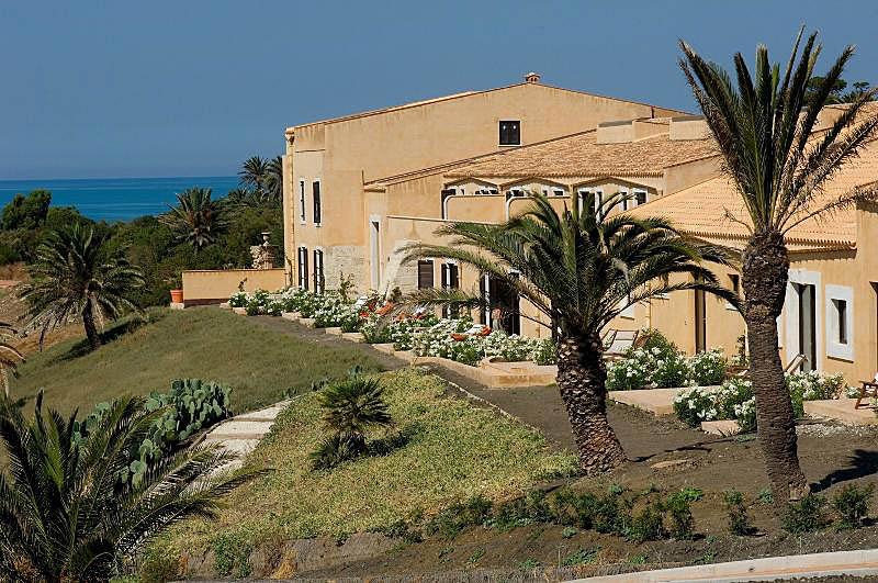 Falconara Charming House & Resort