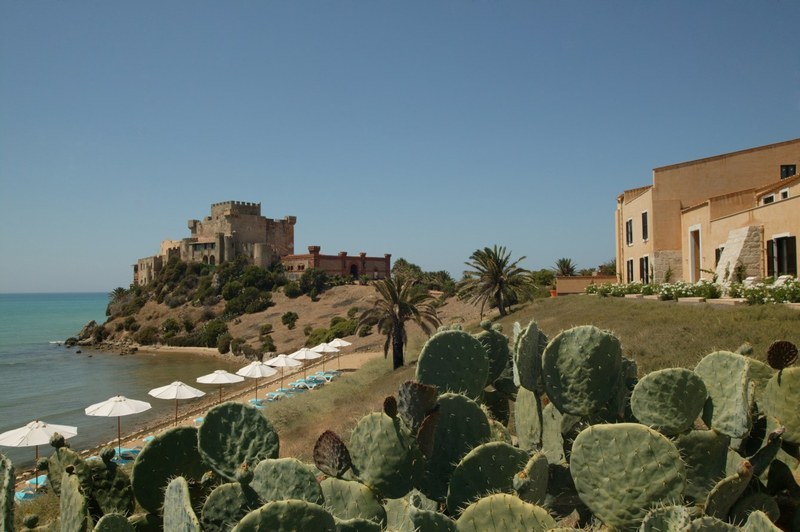 Falconara Charming House & Resort
