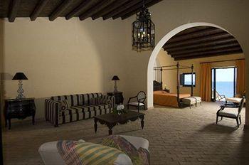 Falconara Charming House & Resort