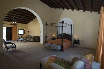 Falconara Charming House & Resort