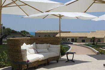 Falconara Charming House & Resort