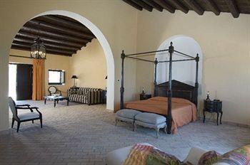 Falconara Charming House & Resort
