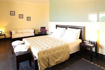 Falconara Charming House & Resort