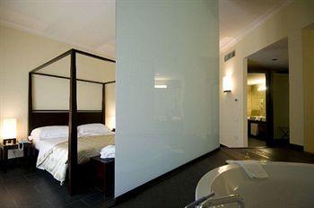 Falconara Charming House & Resort